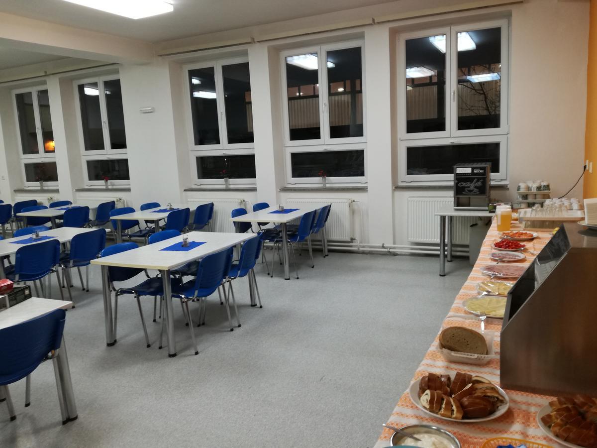 Tauferovy Koleje Hostel เบอร์โน ภายนอก รูปภาพ